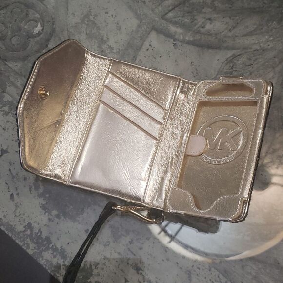 michael Kors Black Snake Skin Wristlet - Picture 2 of 6